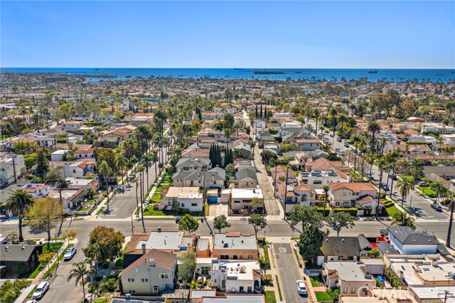 Detail Gallery Image 34 of 35 For 377 Roycroft Ave, Long Beach,  CA 90814 - 4 Beds | 2/1 Baths