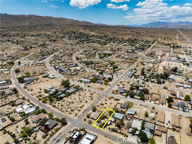 62008 Mountain View Circle, Joshua Tree CA: https://media.crmls.org/medias/cd930e47-2b17-4b13-9c5a-f027c800ba4e.jpg