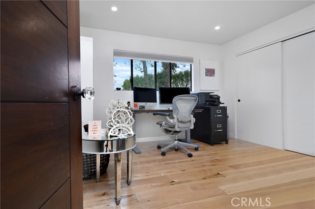 4751 Del Moreno Drive, Woodland Hills CA: https://media.crmls.org/medias/cd938b94-0dc1-47b1-9d99-292aac988d2e.jpg