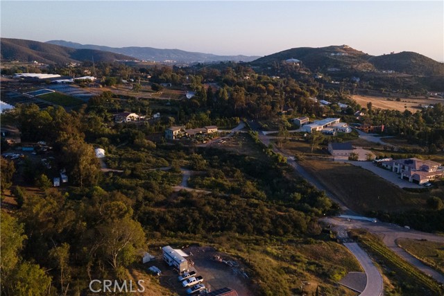 1088 Via Conca Doro, Vista CA: https://media.crmls.org/medias/cd93e8c3-28fc-4e9f-923c-b51b51dde883.jpg