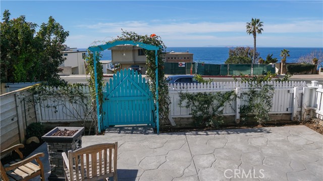 32012 Coast, Laguna Beach CA: https://media.crmls.org/medias/cd945369-3938-4795-a8d7-c14ce04eff2f.jpg