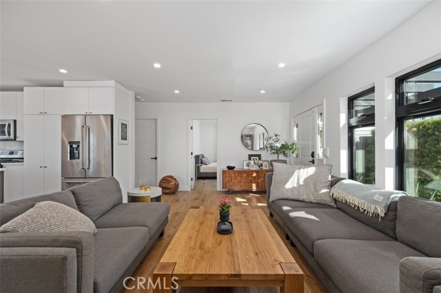 2329 Vineyard Avenue, Los Angeles CA: https://media.crmls.org/medias/cd95ff3d-f636-49a4-80a7-a1aabcf325bc.jpg