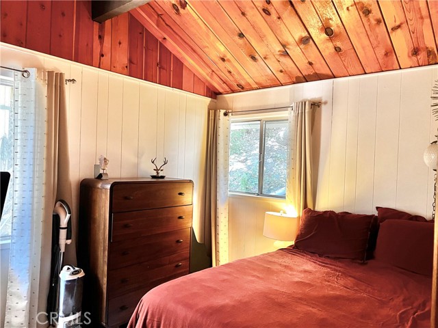 Detail Gallery Image 9 of 20 For 776 Ivy Ln, Lake Arrowhead,  CA 92352 - 3 Beds | 2 Baths