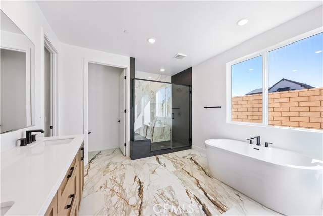 30105 Hillside Place, Castaic CA: https://media.crmls.org/medias/cd973dde-70ff-4cef-ab34-7aada08fa1fa.jpg