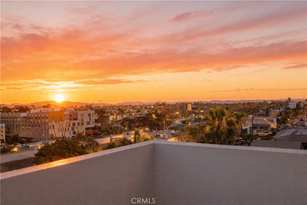 https://media.crmls.org/medias/cd9753ea-c379-416f-905c-c9a7a60ab749.jpg?preset=X-Large