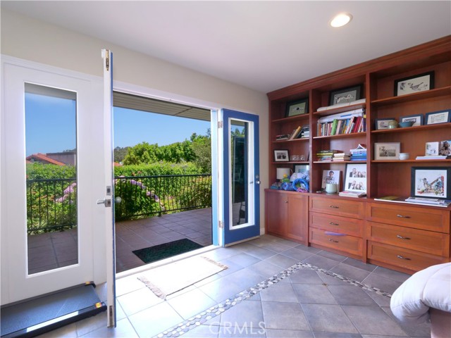 345 Palos Verdes W Drive, Palos Verdes Estates CA: https://media.crmls.org/medias/cd977bc1-86b2-47ba-91b5-7b520681133f.jpg