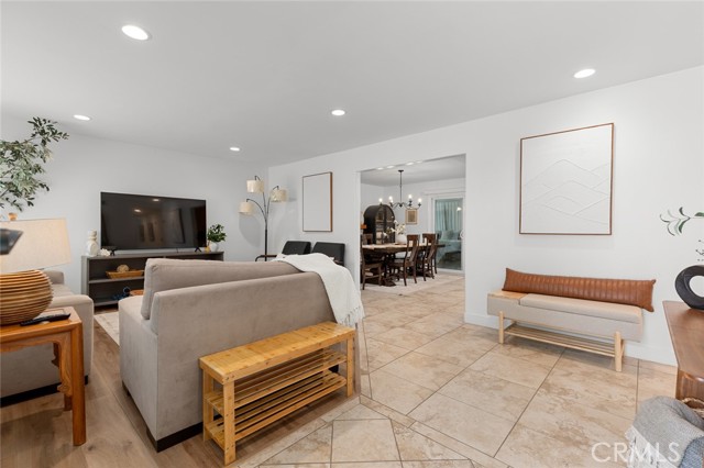 Detail Gallery Image 8 of 40 For 6582 Corrine Cir, Huntington Beach,  CA 92647 - 3 Beds | 2 Baths