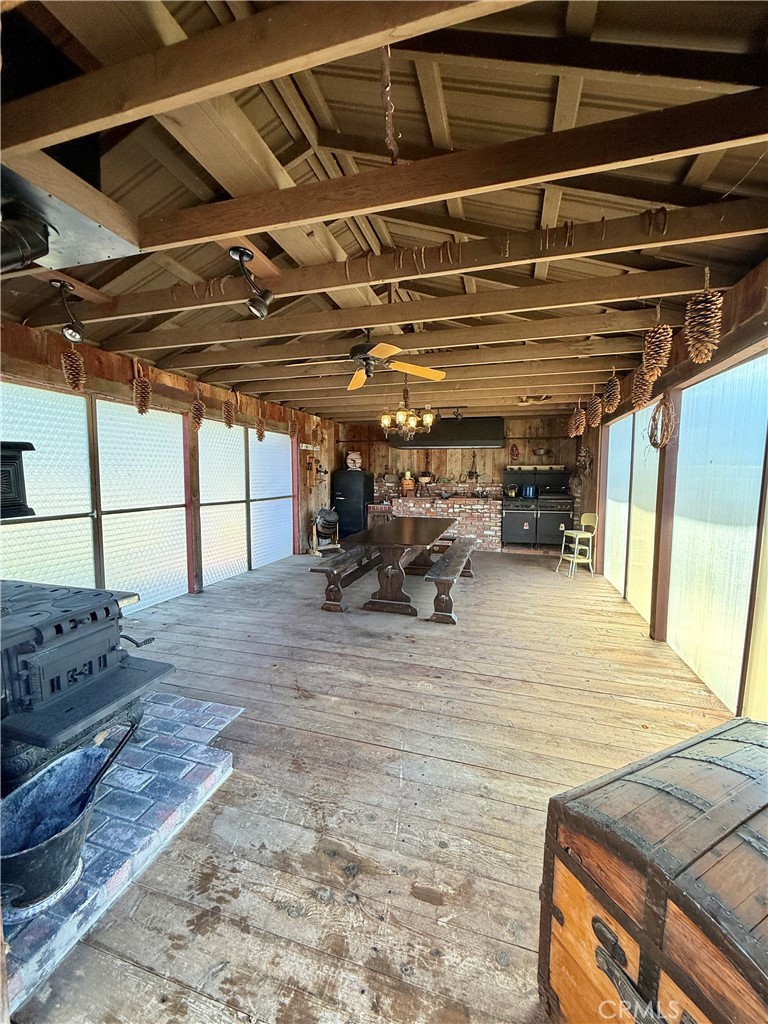 https://media.crmls.org/medias/cd9909be-bcda-4a62-9243-e74e5d06d7df.jpg?preset=X-Large