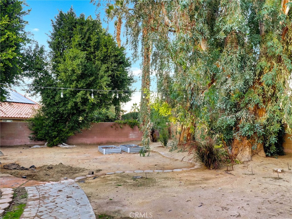 https://media.crmls.org/medias/cd994e1a-01c5-4509-a112-21c413d19096.jpg?preset=X-Large
