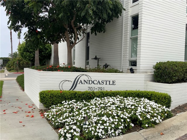 737 Avocado Avenue, Corona del Mar CA: https://media.crmls.org/medias/cd999795-4a16-4b76-8723-2d9341a05f15.jpg
