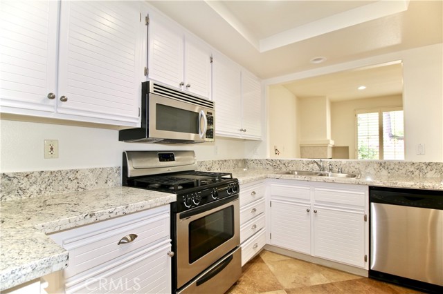 Detail Gallery Image 6 of 18 For 22325 Heritage Pass Pl, Chatsworth,  CA 91311 - 2 Beds | 2/1 Baths