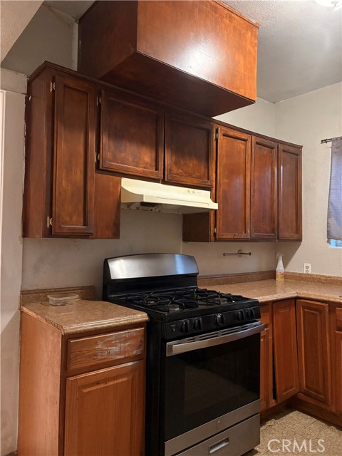 Detail Gallery Image 4 of 10 For 20937 Francis Dr, –,  CA 93261 - 5 Beds | 2 Baths