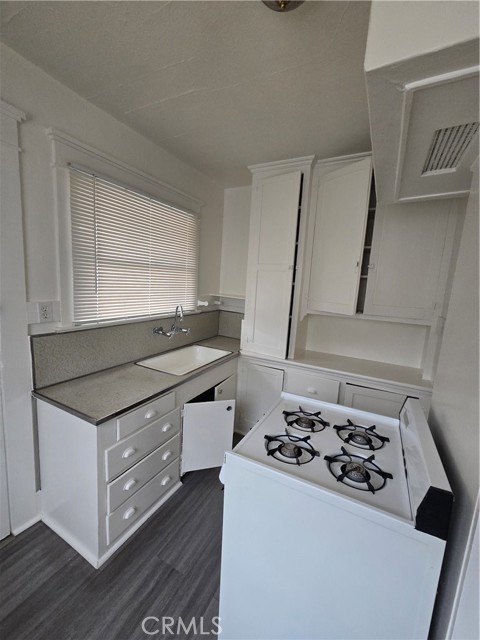 Detail Gallery Image 18 of 24 For 310 W Walnut, Santa Ana,  CA 92701 - 1 Beds | 1 Baths