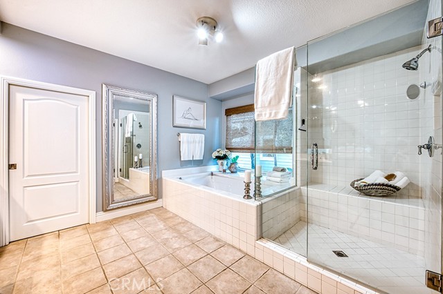 12 Eisenhower Lane, Coto de Caza CA: https://media.crmls.org/medias/cd9d11e6-0628-4b43-9c12-c21500e8d4fd.jpg