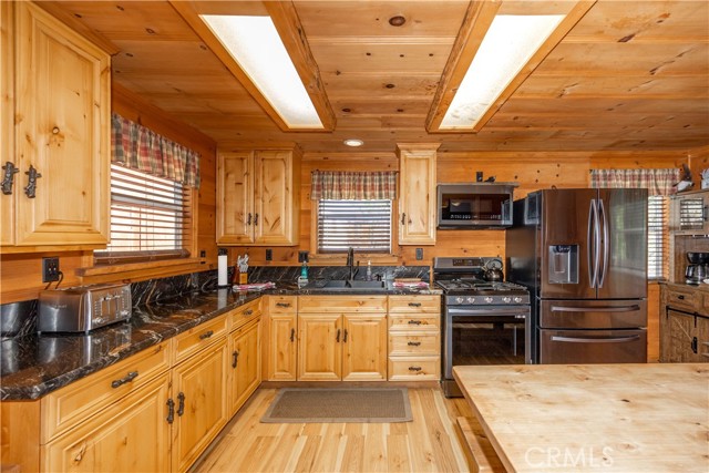Detail Gallery Image 11 of 32 For 39998 Glenview Road, Big Bear Lake,  CA 92315 - 2 Beds | 1/1 Baths