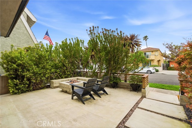 Detail Gallery Image 3 of 47 For 220 Detroit Ave, Huntington Beach,  CA 92648 - 3 Beds | 2/1 Baths