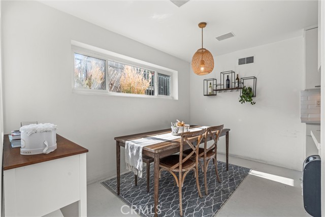 1230 Horn Avenue, West Hollywood CA: https://media.crmls.org/medias/cd9e6149-57cf-4ad0-8b36-ee191623b469.jpg