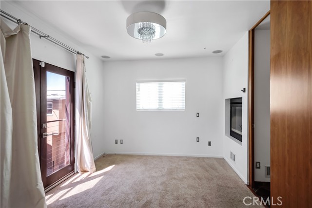 Detail Gallery Image 13 of 23 For 3316 Crest Dr, Manhattan Beach,  CA 90266 - 3 Beds | 3/1 Baths