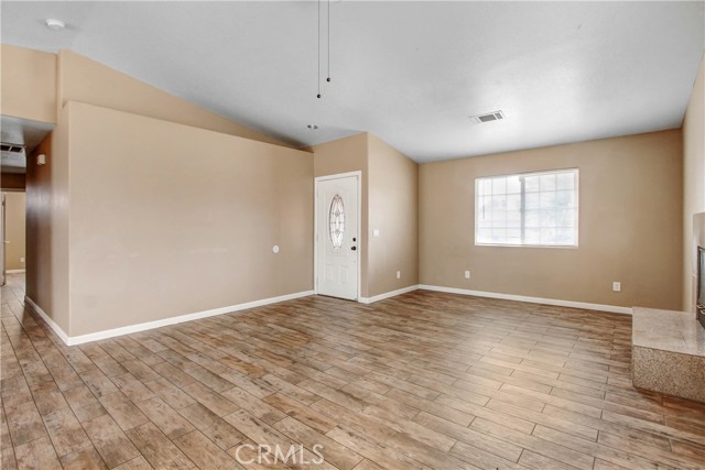 Image 3 of 20 For 15514 Avenida Manzana