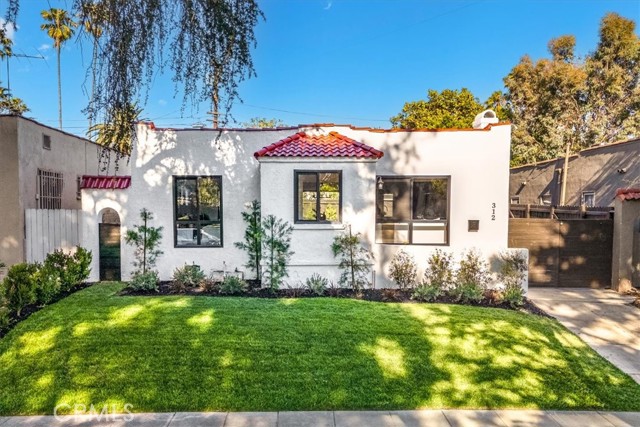 312 N Bronson Avenue, Los Angeles CA: https://media.crmls.org/medias/cd9f734c-02ac-44b0-b0e9-360113d01f8a.jpg