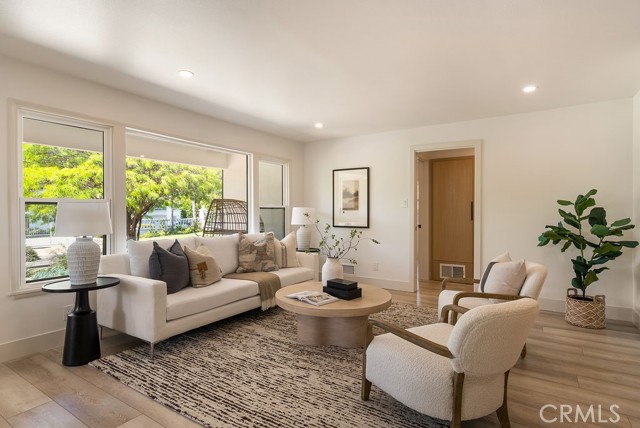 Detail Gallery Image 6 of 74 For 12822 Fairhaven, Santa Ana,  CA 92705 - 6 Beds | 4/1 Baths