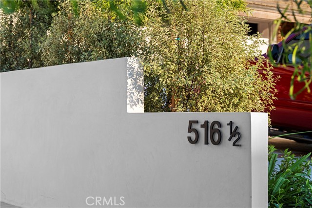 516 1/2 Larkspur Avenue, Corona del Mar CA: https://media.crmls.org/medias/cda0546d-904b-4aff-8ff3-a7720ccfef3e.jpg