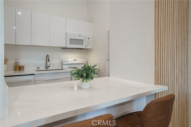 904 Camino Real, Redondo Beach CA: https://media.crmls.org/medias/cda0d2b2-2264-476a-85fd-7815d06ce55e.jpg