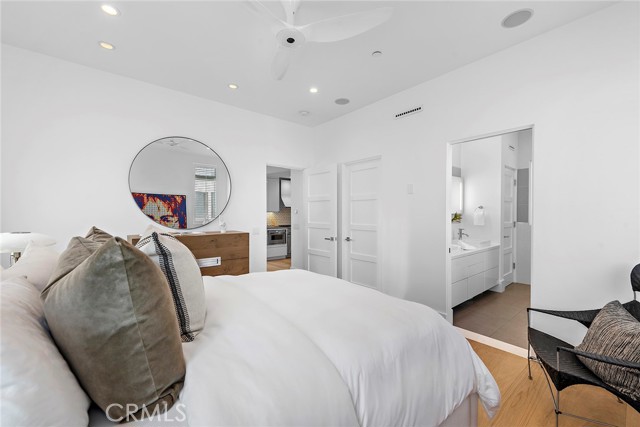 Detail Gallery Image 10 of 16 For 604 1/2 Acacia Ave, Corona Del Mar,  CA 92625 - 2 Beds | 2/1 Baths