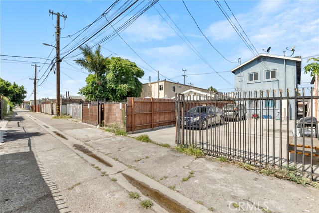 Detail Gallery Image 21 of 34 For 10406 Avalon Bld, Los Angeles,  CA 90003 - 6 Beds | 2 Baths