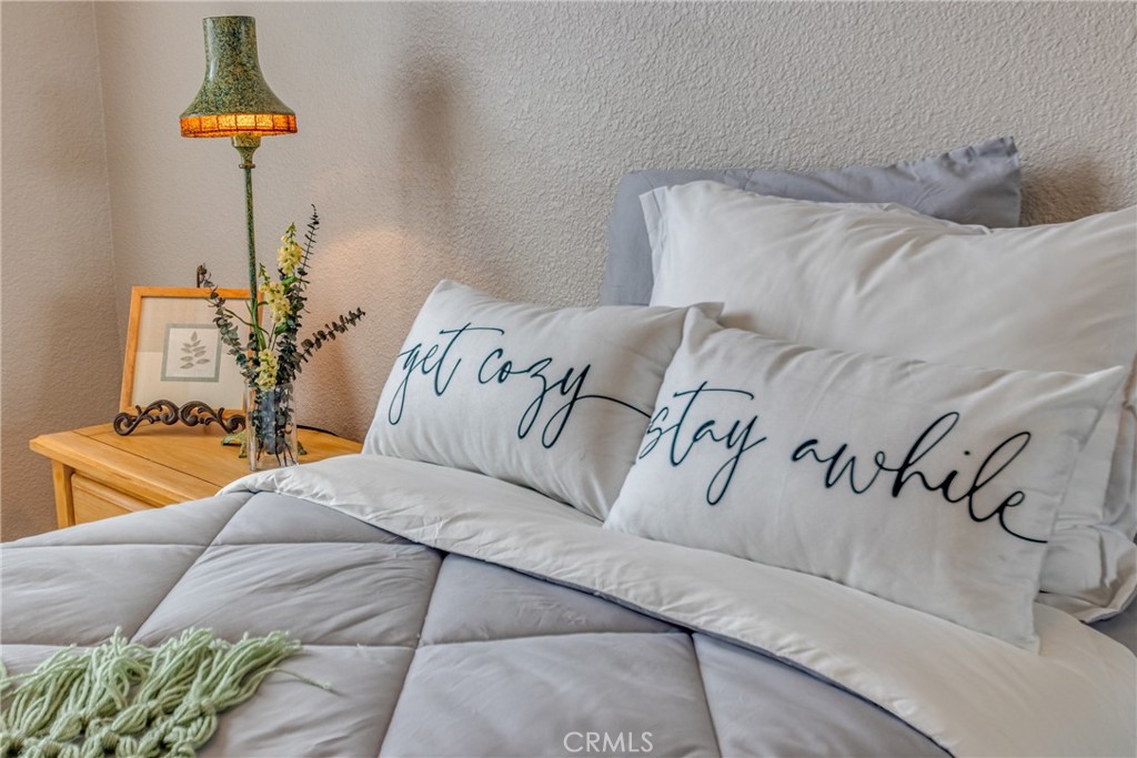 https://media.crmls.org/medias/cda1c5ad-0509-458b-88a0-7fa5caf4dca8.jpg?preset=X-Large