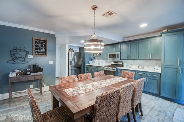 2119 W Edinger UNIT A, Santa Ana CA: https://media.crmls.org/medias/cda37dc7-caf2-476c-ae82-def844d43c46.jpg