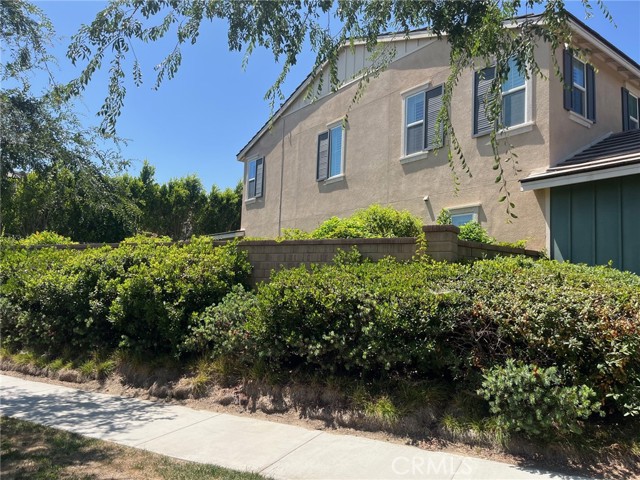 3996 S Somerston Way, Ontario CA: https://media.crmls.org/medias/cda3a45a-82c8-4338-bb0b-a668fe10e476.jpg