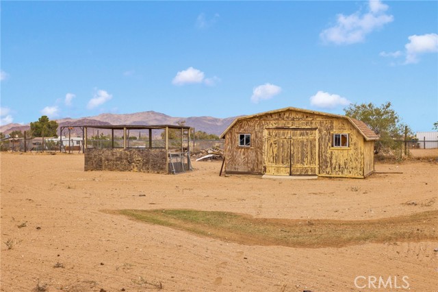 22612 Viento Road, Apple Valley CA: https://media.crmls.org/medias/cda4ef91-61d5-4e93-bd88-a1e3684297a3.jpg