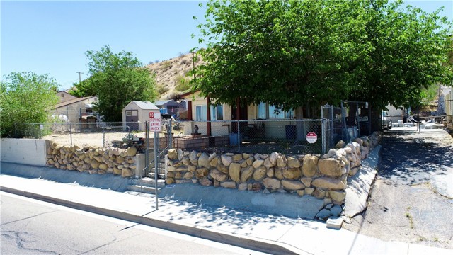 Detail Gallery Image 2 of 14 For 15445 Hesperia Rd, Victorville,  CA 92395 - 3 Beds | 1 Baths
