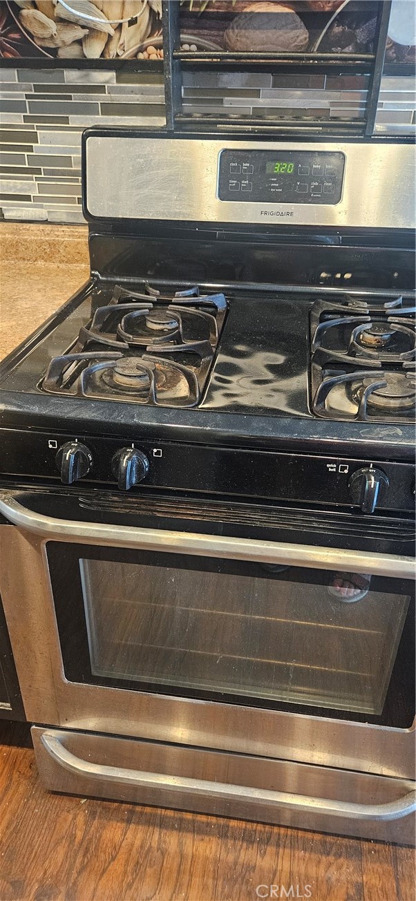 Detail Gallery Image 7 of 29 For 8811 Canoga Ave #120,  Canoga Park,  CA 91304 - 2 Beds | 1 Baths