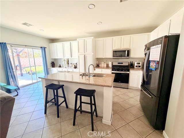 2572 S Young Court, San Bernardino CA: https://media.crmls.org/medias/cda5d0af-87bb-41bf-9dbf-2326e8fcd6f9.jpg