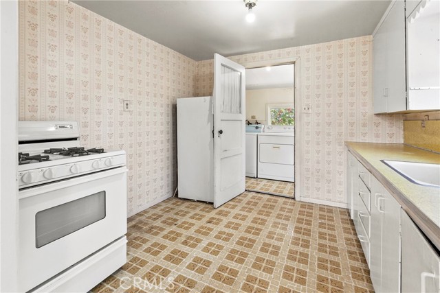 919 Seabright Avenue, Grover Beach CA: https://media.crmls.org/medias/cda70a34-7c57-4557-9122-42c1bd8baaa9.jpg