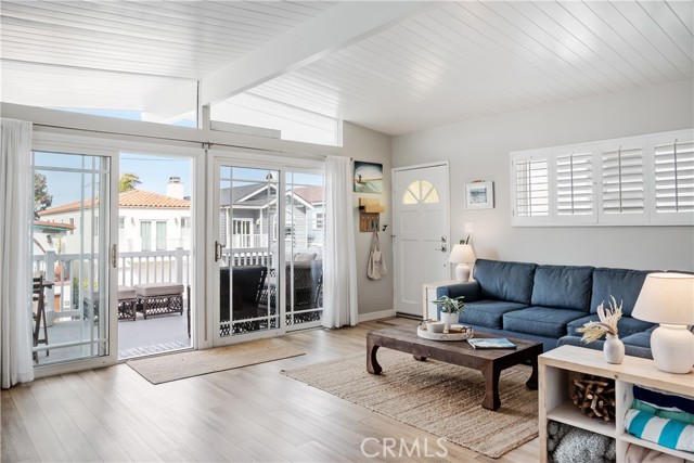 1124 11th Street, Hermosa Beach, California 90254, 3 Bedrooms Bedrooms, ,2 BathroomsBathrooms,Residential,Sold,11th,SB23029255