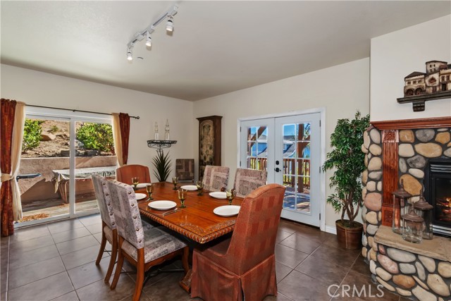 Detail Gallery Image 8 of 45 For 26589 Amador, Lake Arrowhead,  CA 92352 - 4 Beds | 3 Baths