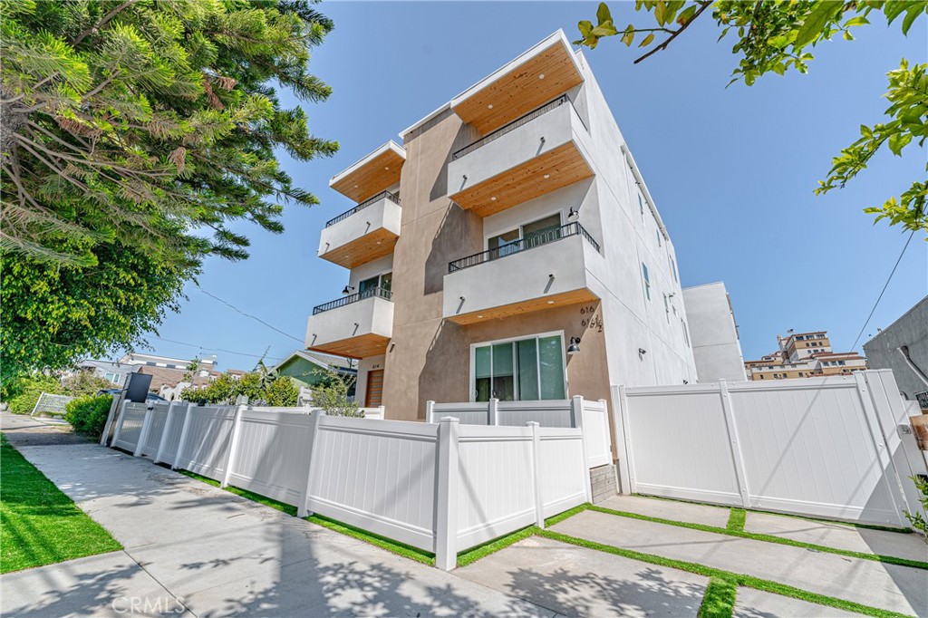 614 N Rampart Boulevard