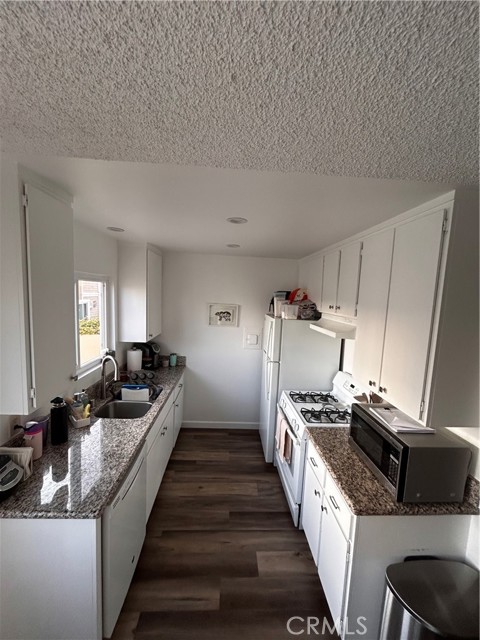 Detail Gallery Image 4 of 6 For 2121 Pacific Coast Highway #UNIT 3,  Hermosa Beach,  CA 90254 - 1 Beds | 1 Baths