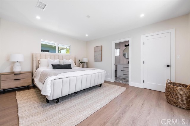 Detail Gallery Image 8 of 36 For 22919 Leonora Dr, Woodland Hills,  CA 91367 - 4 Beds | 2 Baths
