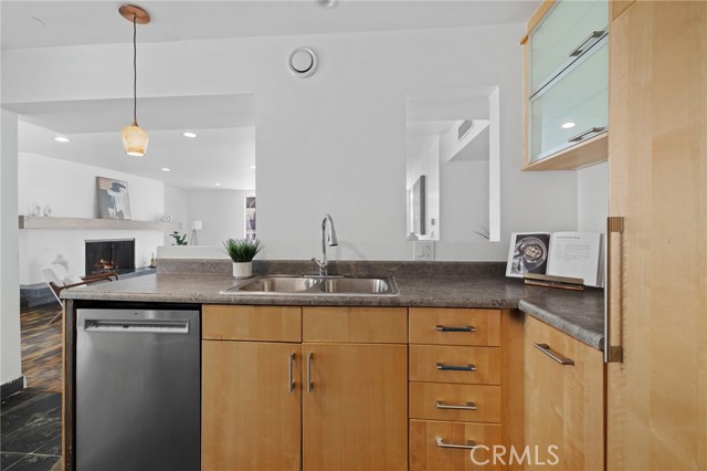 Detail Gallery Image 17 of 42 For 5339 Newcastle Ave #112,  Encino,  CA 91316 - 3 Beds | 2 Baths