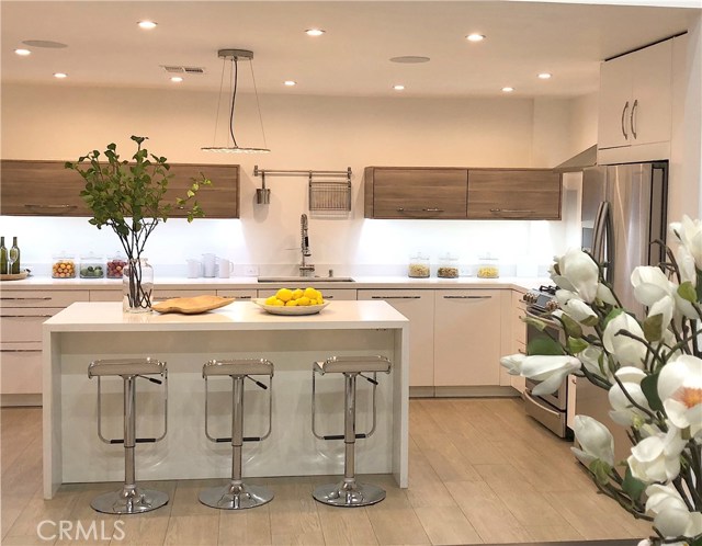 Detail Gallery Image 14 of 52 For 5714 Vantage Ave, Valley Village,  CA 91607 - 4 Beds | 3 Baths