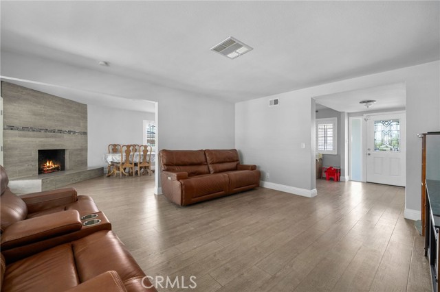 Detail Gallery Image 3 of 22 For 5979 Stanton Ave, Highland,  CA 92346 - 3 Beds | 2 Baths