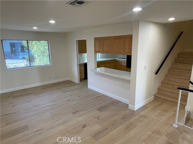 Detail Gallery Image 5 of 18 For 5477 Nestle #9,  Tarzana,  CA 91356 - 3 Beds | 3 Baths