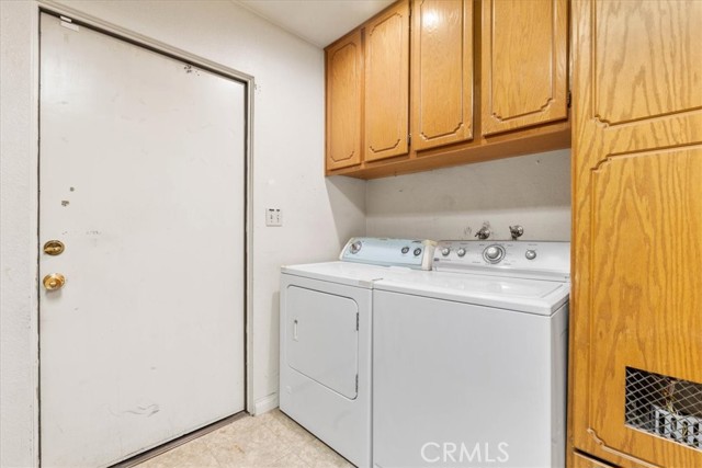18510 Santa Fe Avenue, San Bernardino CA: https://media.crmls.org/medias/cdab6a41-aa7f-4e87-a4ef-4c195e759f94.jpg