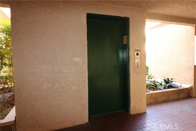 Detail Gallery Image 40 of 44 For 12121 Centralia St #111,  Lakewood,  CA 90715 - 1 Beds | 1 Baths