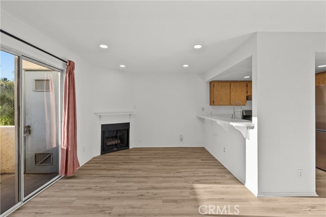 Detail Gallery Image 8 of 26 For 18209 Sierra #4,  Canyon Country,  CA 91351 - 2 Beds | 2 Baths