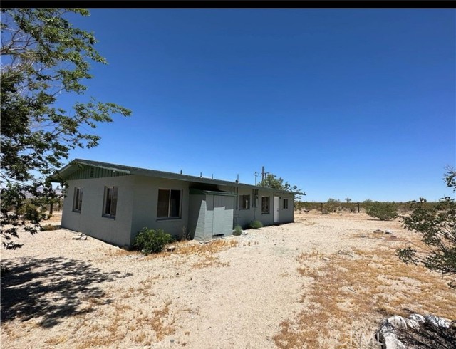 Detail Gallery Image 4 of 35 For 36281 Fleetwood St, Lucerne Valley,  CA 92356 - 3 Beds | 2 Baths